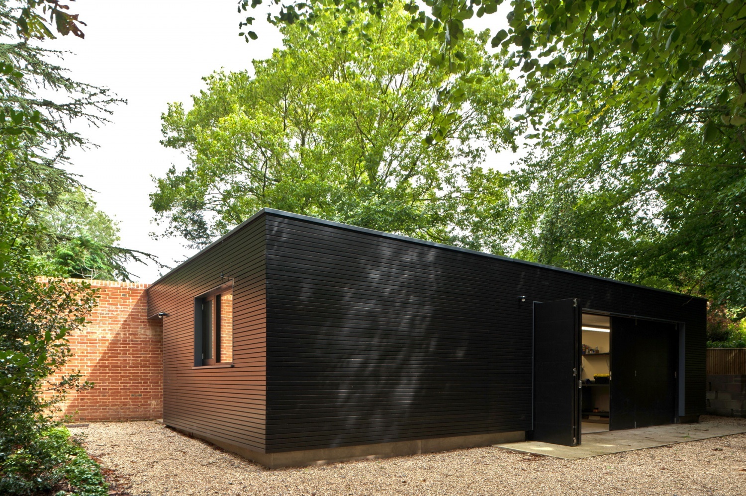 2500_048_pic_workshopfrontangle